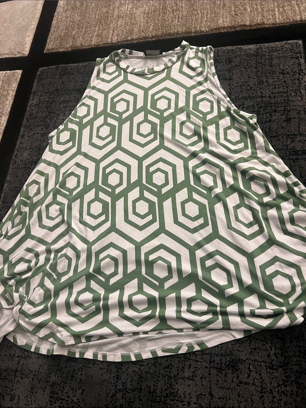 Lane Bryant Green & White Geometric Sleeveless Tank